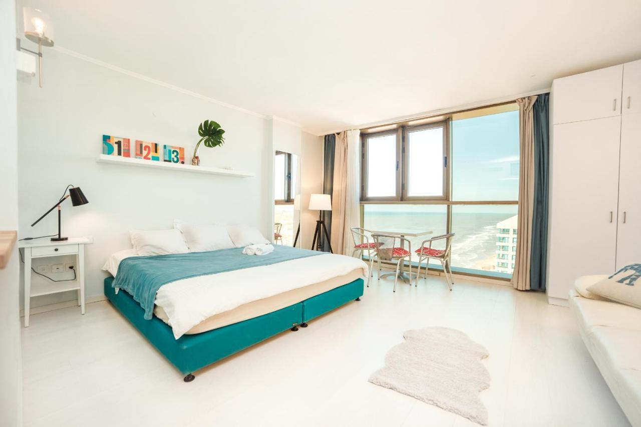Апартаменти Sunny Sea View Studio Herzliya Екстер'єр фото