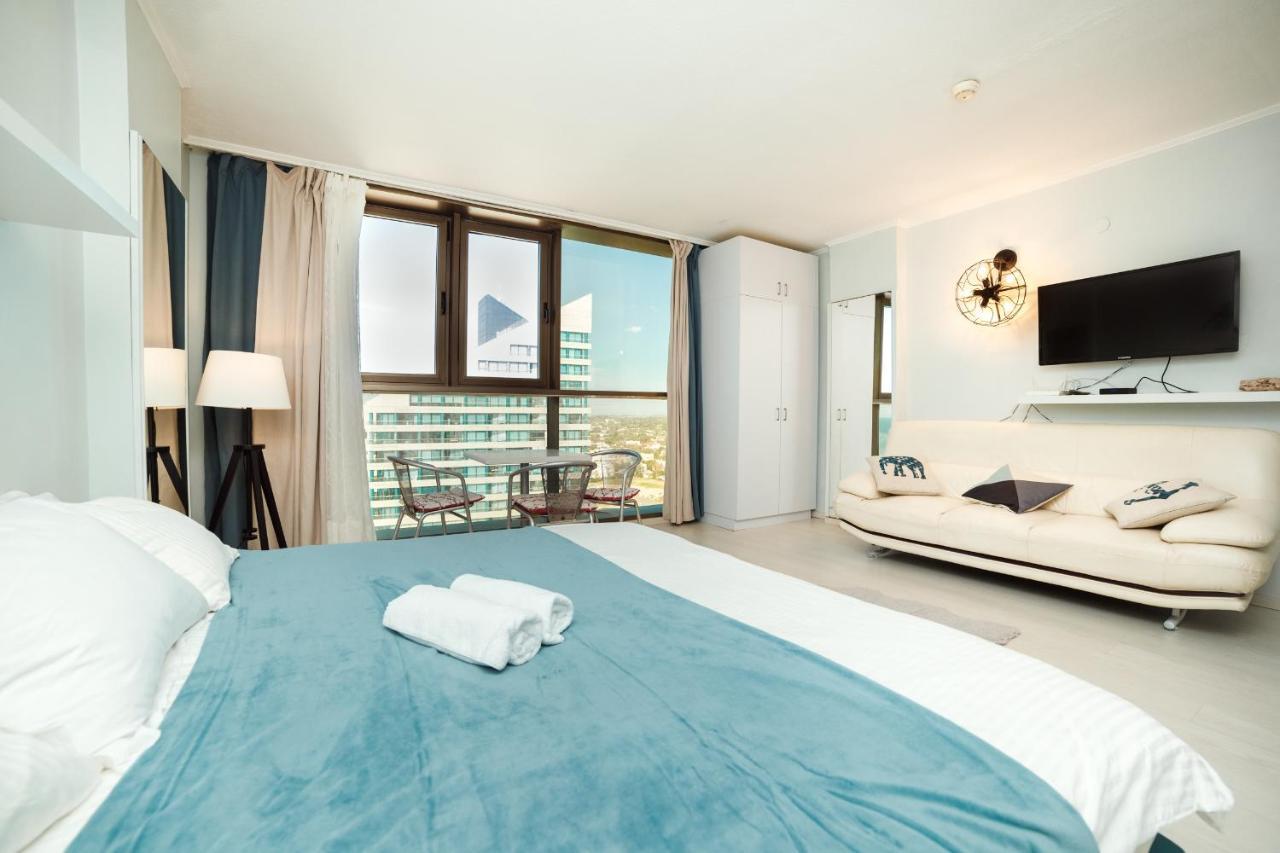 Апартаменти Sunny Sea View Studio Herzliya Екстер'єр фото